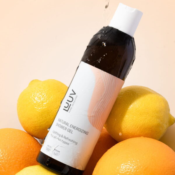 <p><h4>LUUV </h4><br><h3><strong>Prirodni osvježavajući gel za tuširanje od mrkve, 200 ml </strong></h3> </p>
